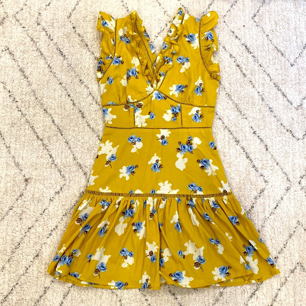 JOA J.O.A ruffle sleeve dress